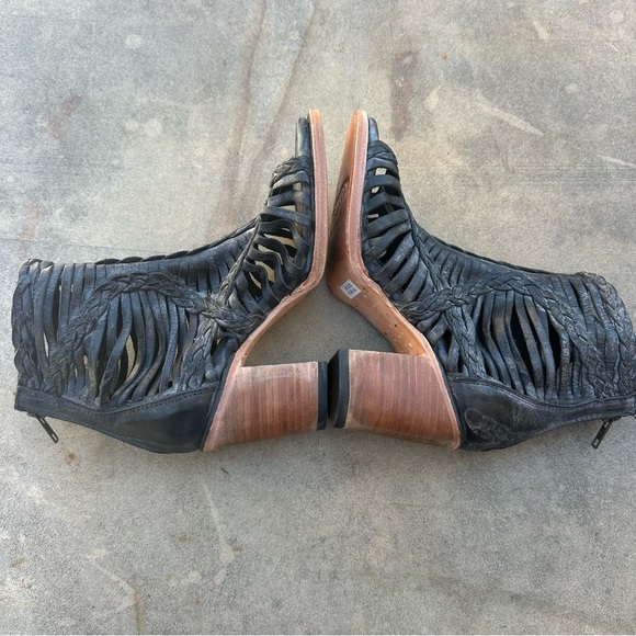 Freebird by Steven Bela Heeled Cage Sandal Ankle Boots in Distressed Black NEW 7 - Picture 7 of 11